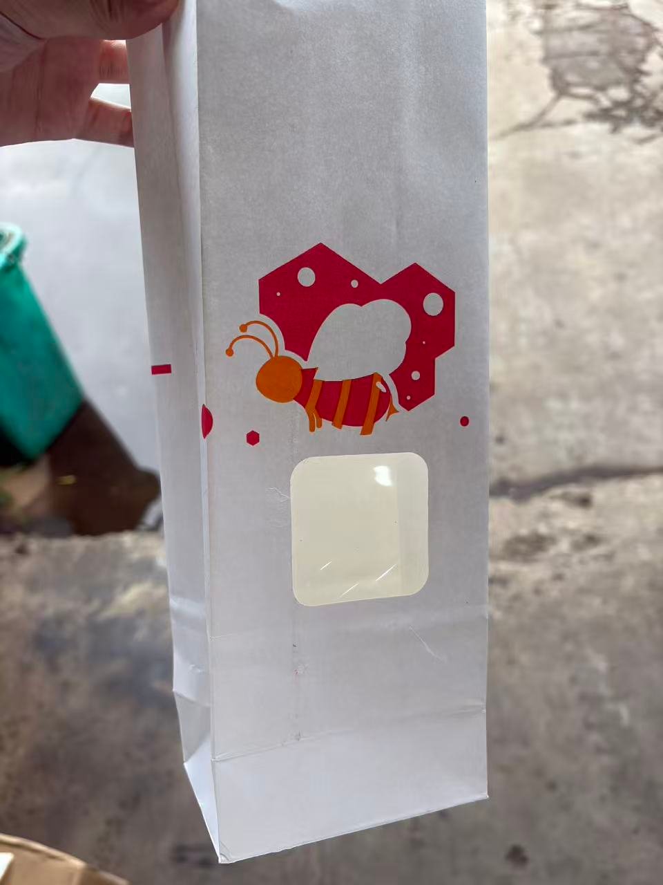 White V bottom paper bag with inline window pasting and honeycomb print made by pre-cut sharp bottom paper bag making machine with window device