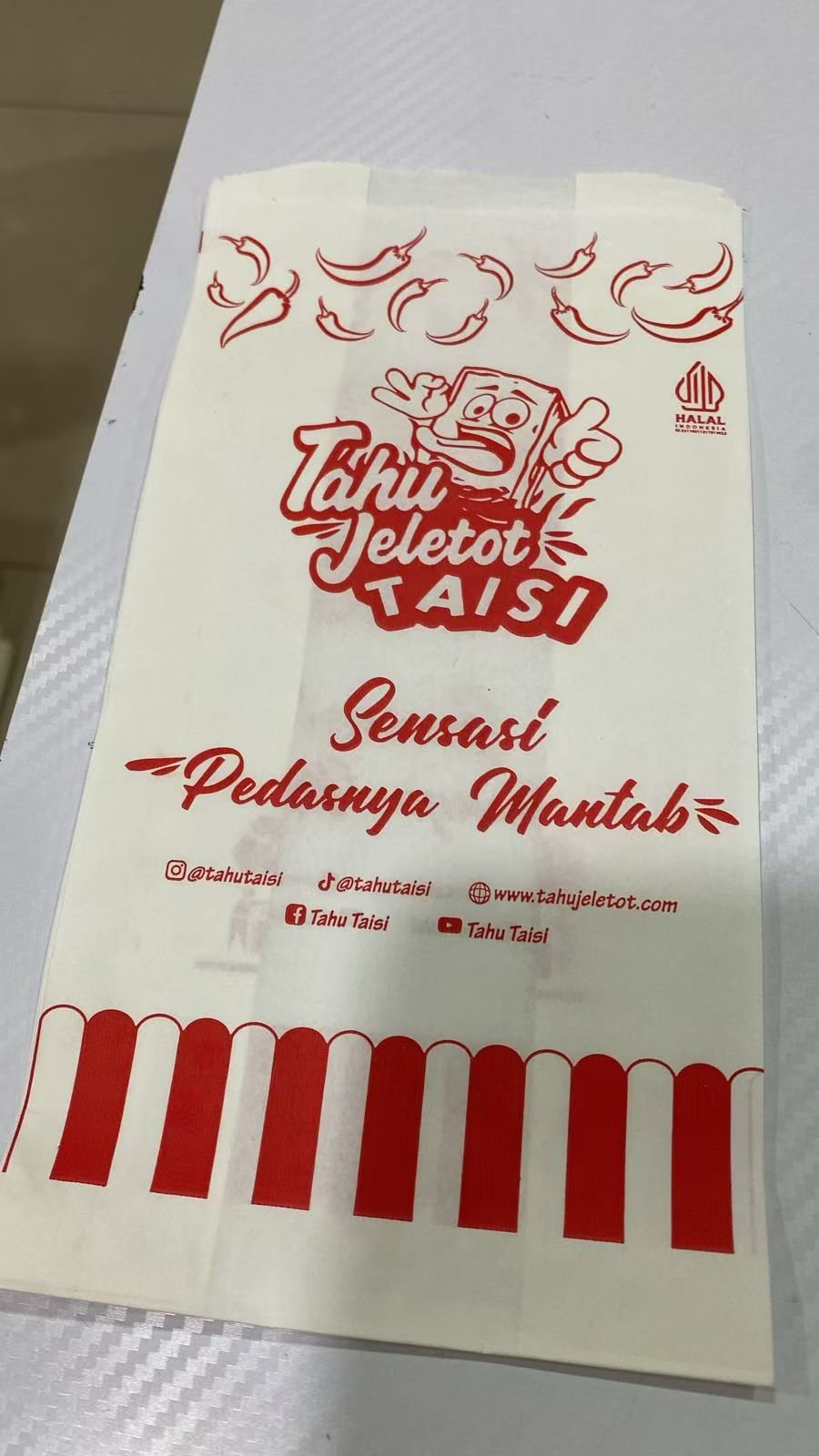 Custom printed sharp bottom snack paper bag for food takeaway made on V bottom paper bag making machine